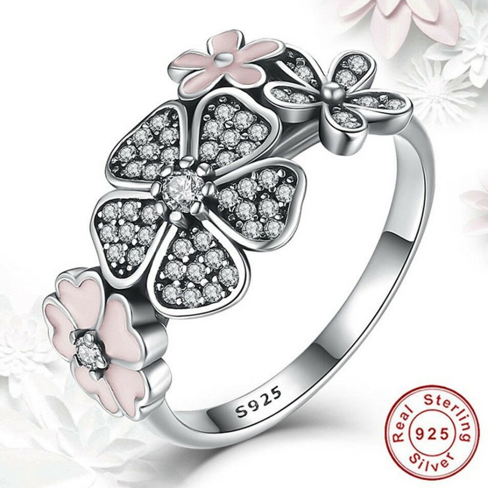 Florinda's Daisy Elegant Women's Ring size 6